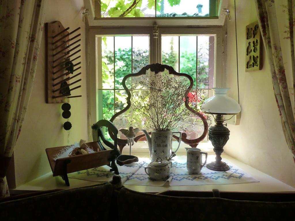 Alte Weinstuben Steinfelder Hof Garni Bed & Breakfast Еленц-Полтерсдорф Екстериор снимка