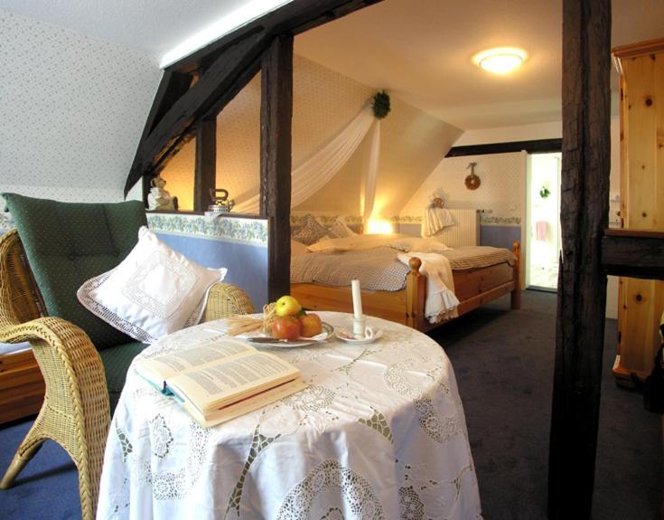 Alte Weinstuben Steinfelder Hof Garni Bed & Breakfast Еленц-Полтерсдорф Стая снимка