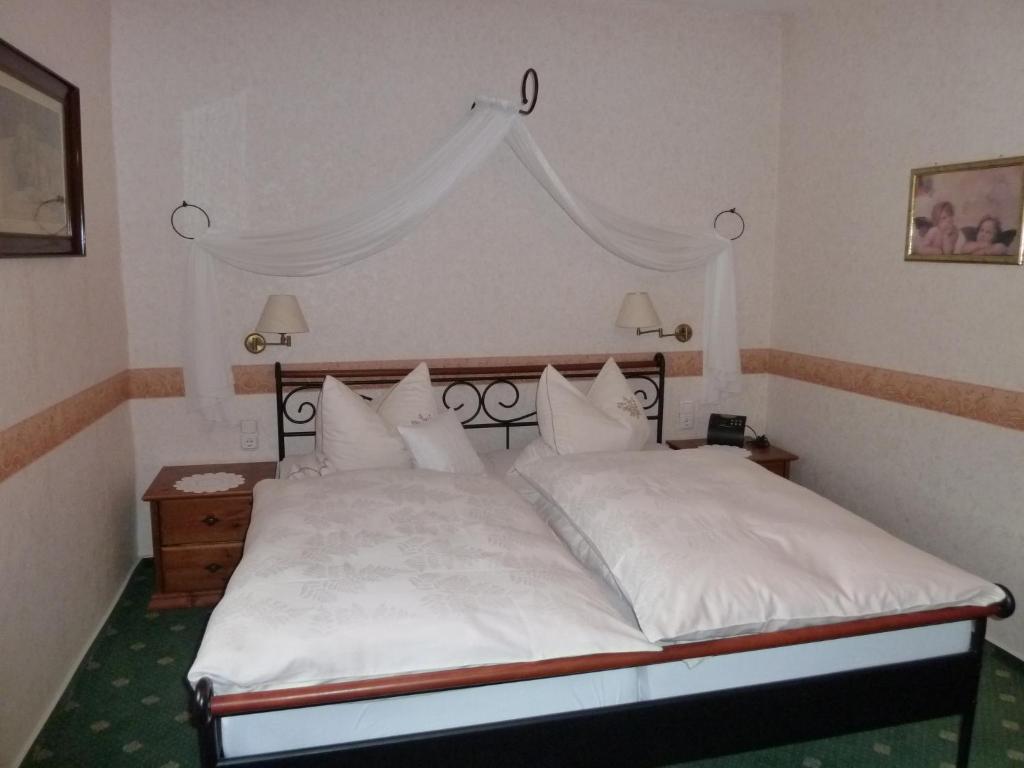 Alte Weinstuben Steinfelder Hof Garni Bed & Breakfast Еленц-Полтерсдорф Стая снимка