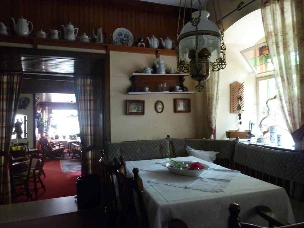 Alte Weinstuben Steinfelder Hof Garni Bed & Breakfast Еленц-Полтерсдорф Екстериор снимка
